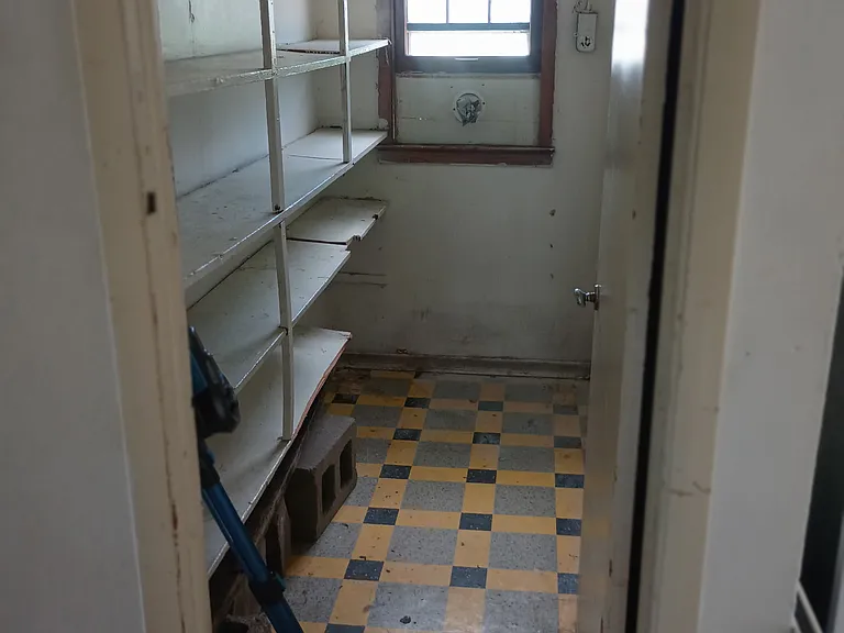 1305 E Locust St #B — Photo 11