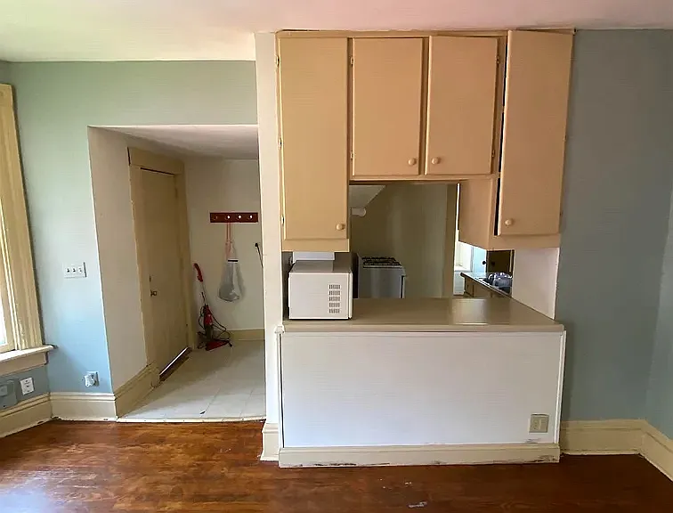 527 W 8th St #3 — Photo 3