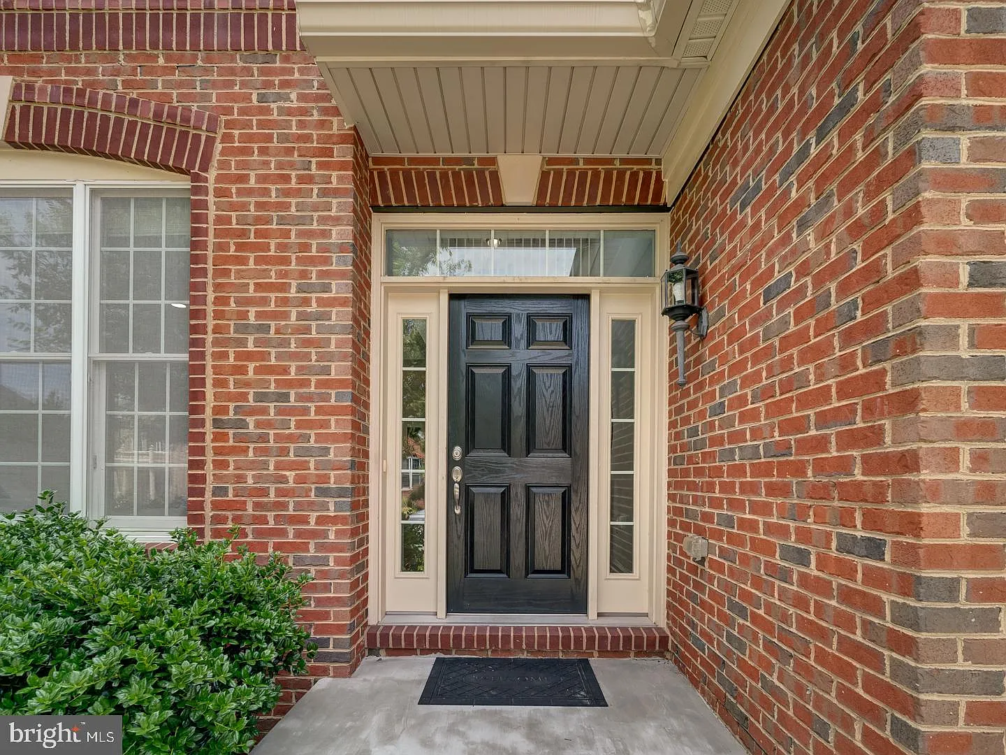4 bed, 4.5 bath, 4625 sqft, $4,995 — Photo 4