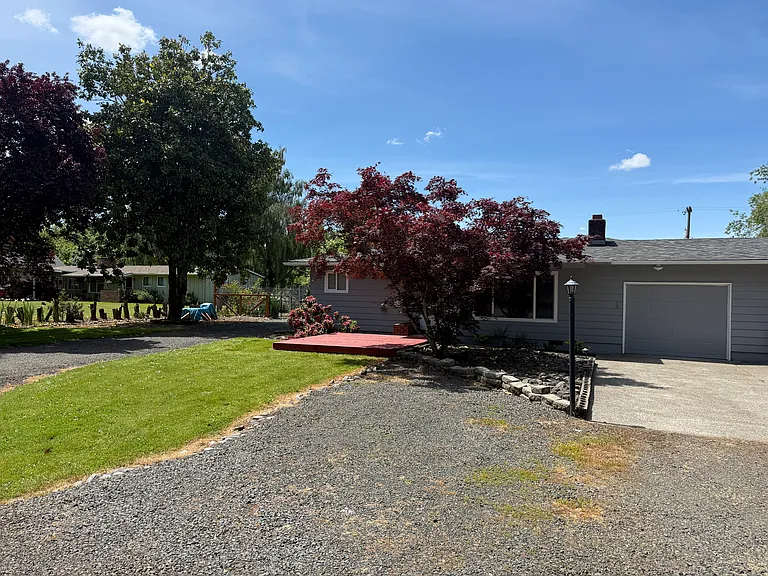 406 Hillview Dr — Photo 3