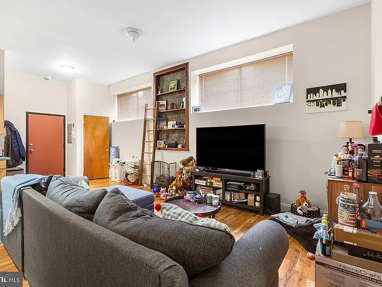 200 Krams Ave #21 — Photo 3