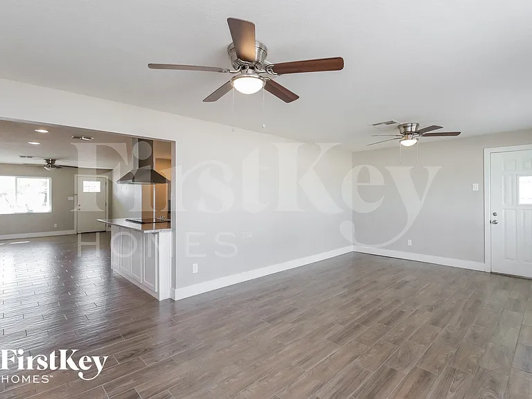 3412 E Claire Dr — Photo 5