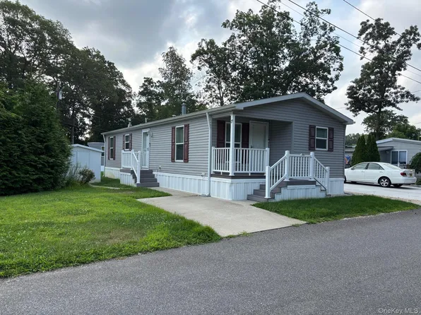 61 Forge Road #27, Riverhead, NY 11901
