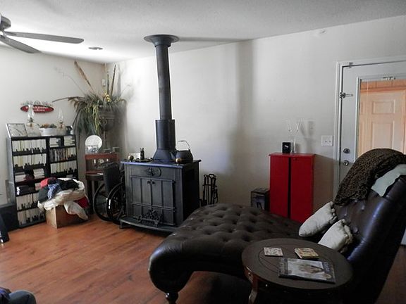 3rd image of 417 1/2 Locke St