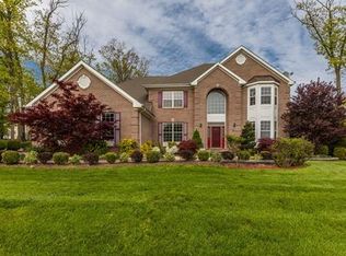 3 Dancer Ct, Monroe Township, NJ 08831