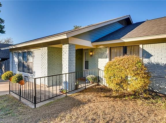 3rd image of 1404 Manford Hill Dr
