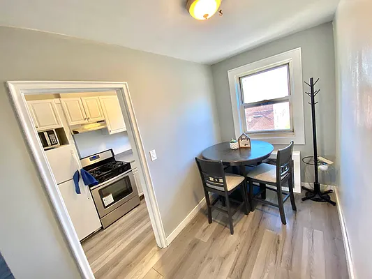 Sold by Winzone Realty Inc | media 18