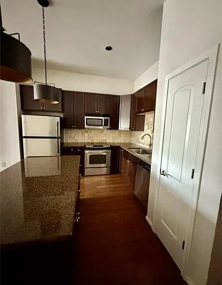 330 Austin Ave #208 — Photo 14