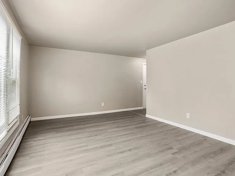 2025 Eastman Ave — Photo 6
