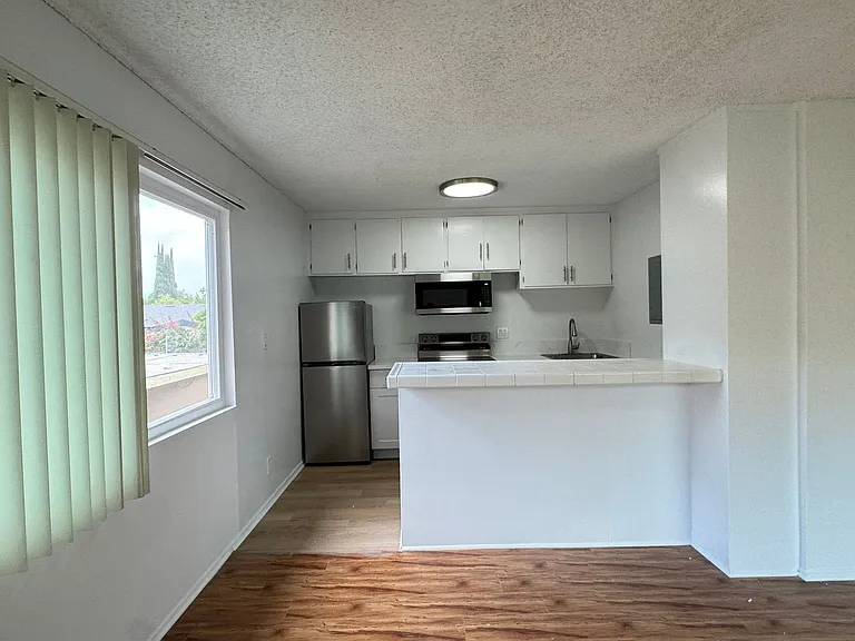20353 Saticoy St — Photo 15