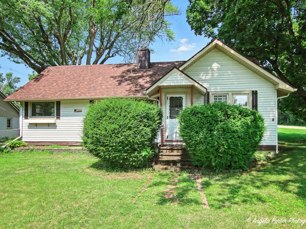 4713 McCullom Lake Rd, McHenry, IL 60050