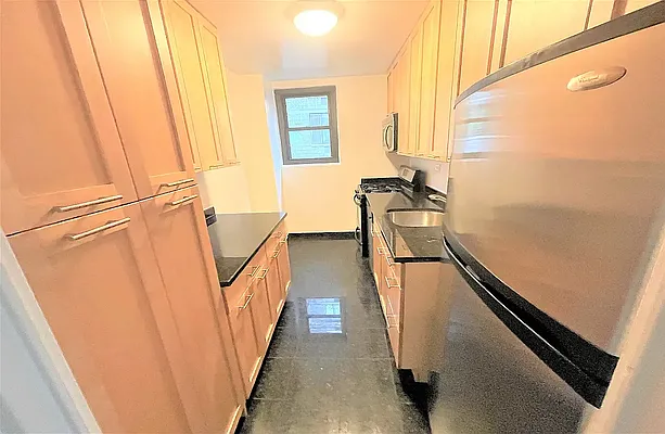 Rented by Manhattan Realty Group | media 6