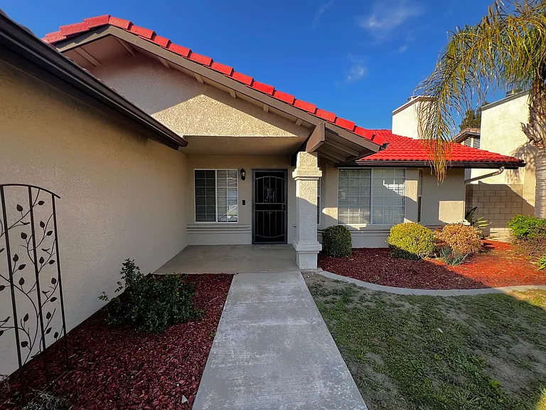 516 Sun Rose Ave — Photo 2