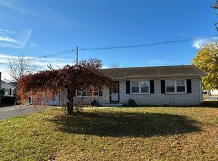 1190 Brandon Dr, Chambersburg, PA 17201