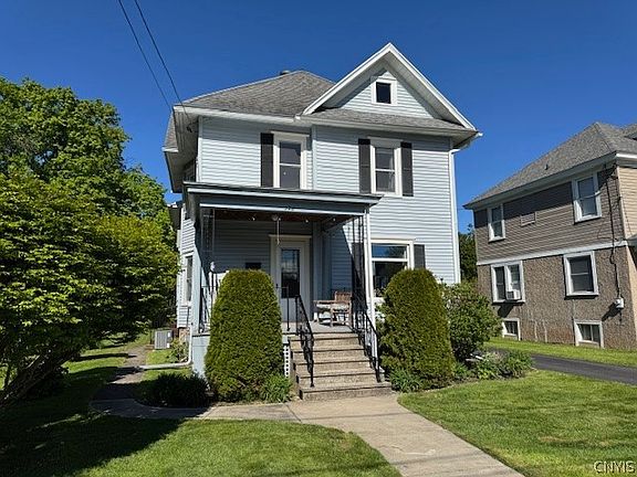 3rd image of 526 Broadway