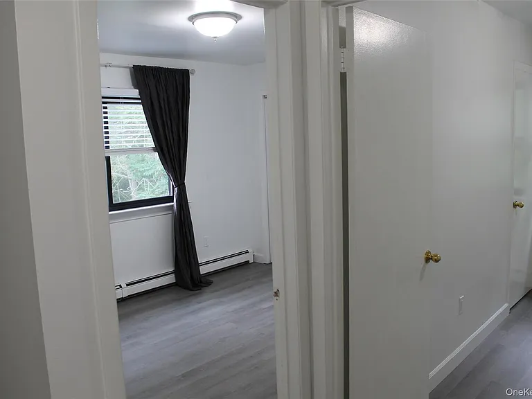 27 Stuart Dr — Photo 4