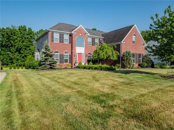 2569 Palmer Ln, Avon, OH 44011