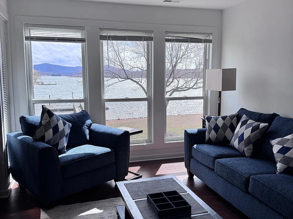 Large Family Room w/ Waterfront & Lake Views - Brand New Furniture