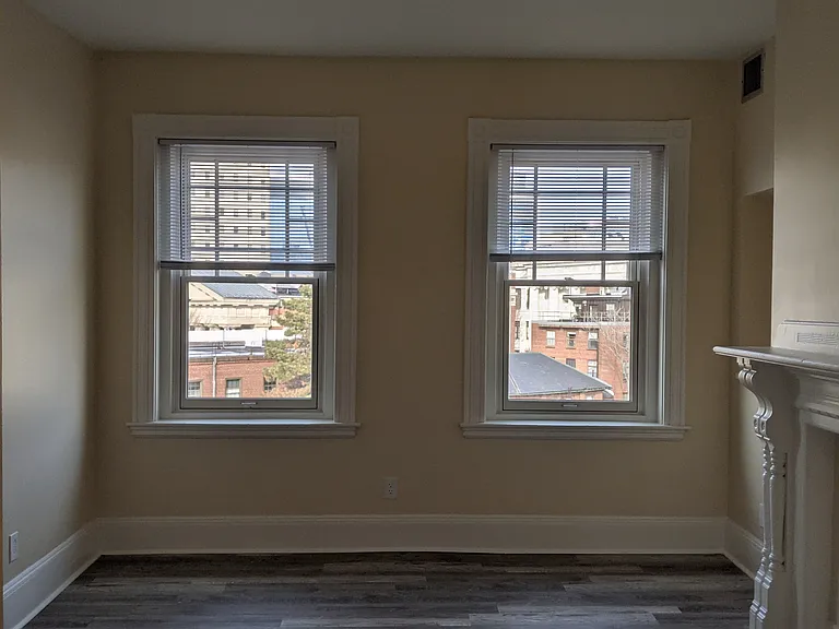 Huntington Apartments — Photo 9