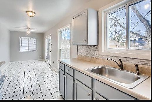 5th image of 1315 S Kearney St