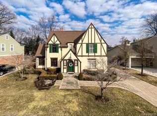 951 Mohegan St, Birmingham, MI 48009