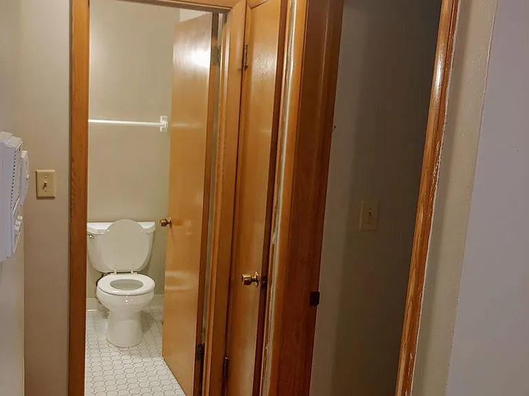 1112 Knapp — Photo 2