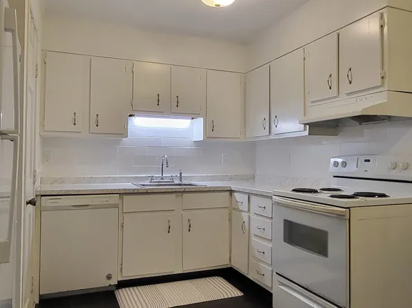 3 Chapel Hill Dr, Plymouth, MA 02360