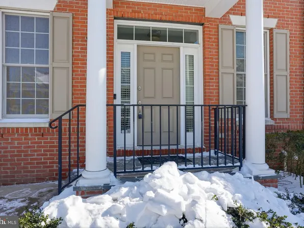 206 Paxon Aly #51, Newtown, PA 18940