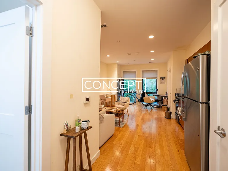 Diamond Fenway — Photo 31
