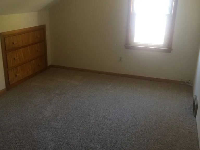 UPSTAIRS BEDROOM