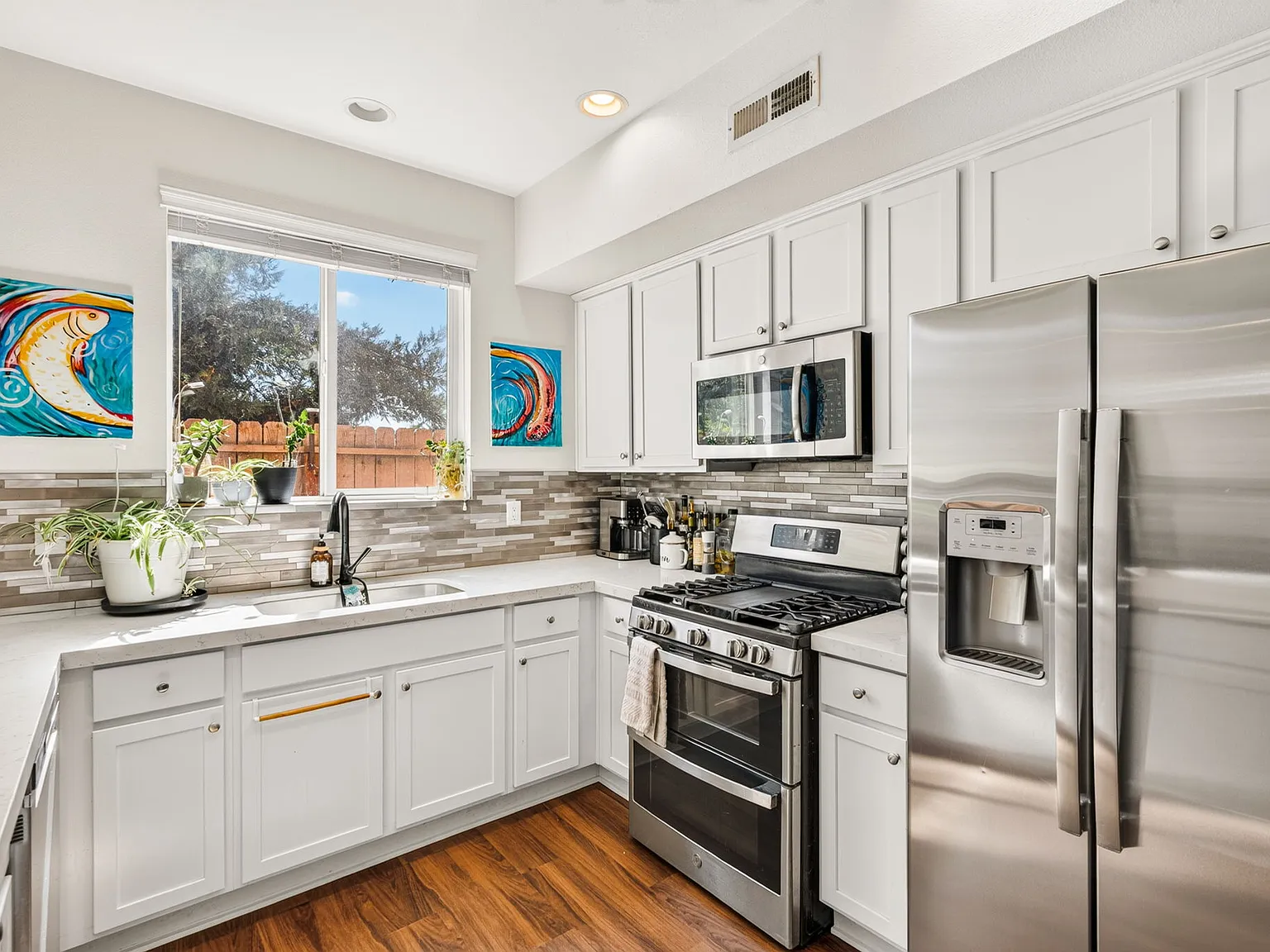 2280 Altamira Dr — Photo 3