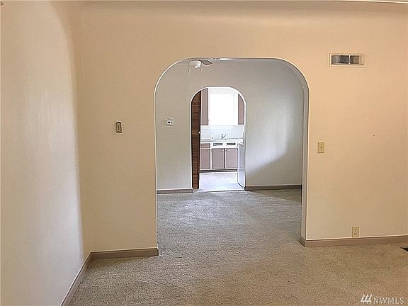 4th image of 4063 Division Ave W