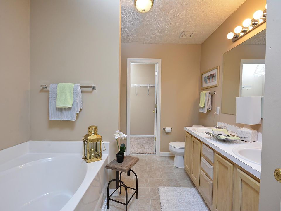 2nd image of 408 Regency Dr Unit 101