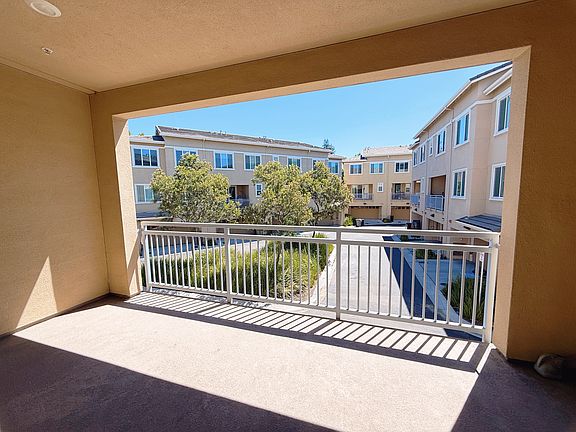 5th image of 528 Autumn Meadow Dr