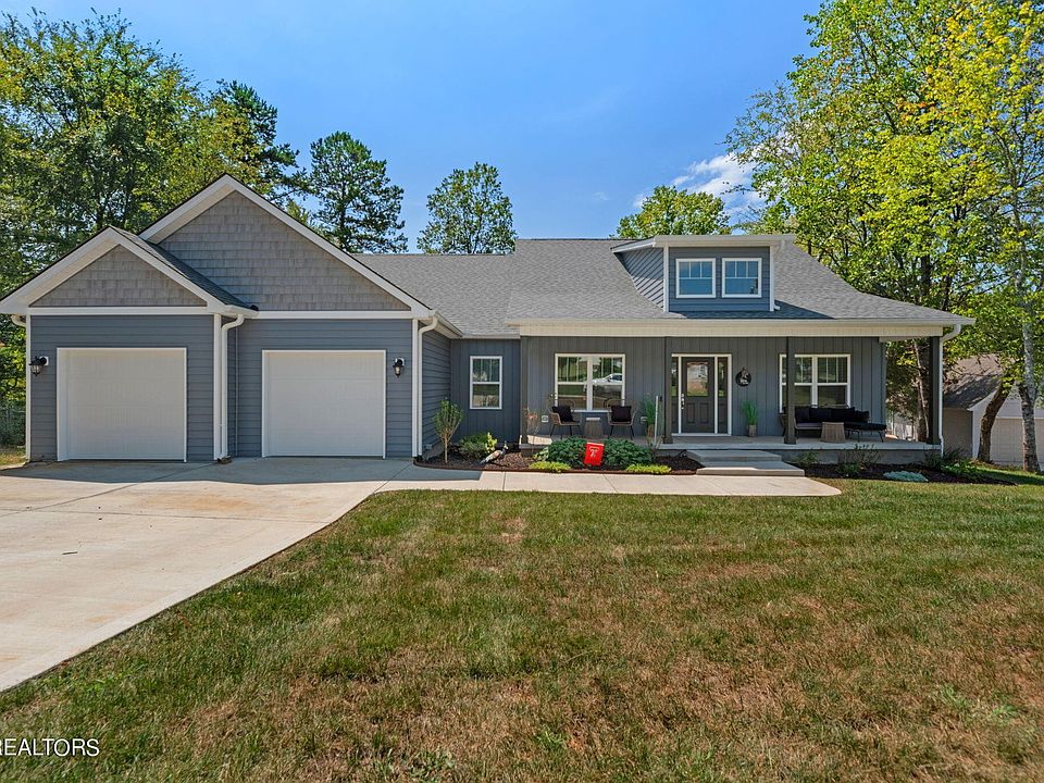 1st image of 216 Willow Dr