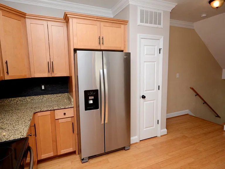 2216 E Berrie Cir — Photo 14