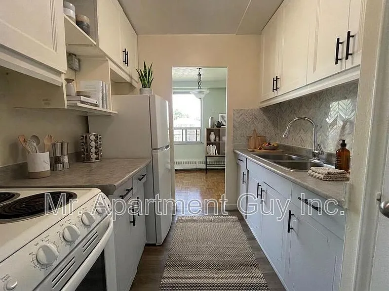 4100 Bathurst St #302 — Photo 4