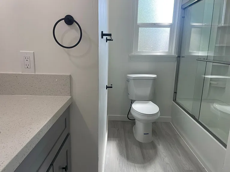 4594 Gardena Dr — Photo 11