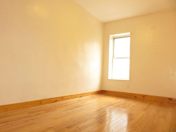 3rd image of 559 Saint Johns Pl #2J