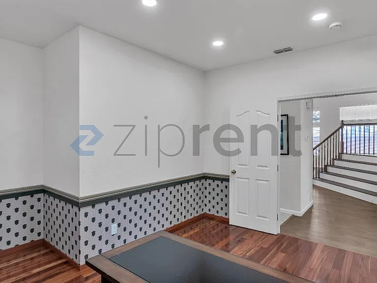 1001 Sandhurst Dr — Photo 27