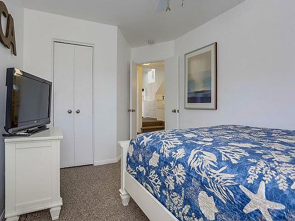 3rd image of 721 Zanzibar Ct