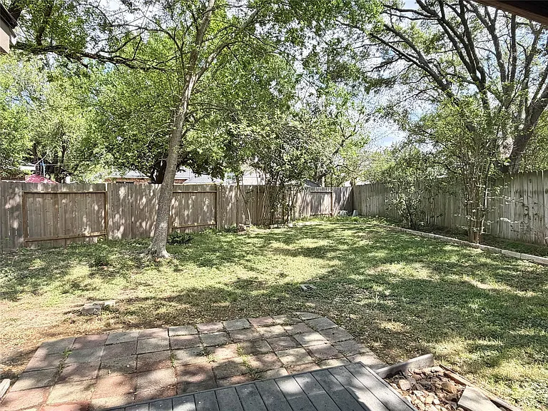 17407 Chamberlain Dr — Photo 24