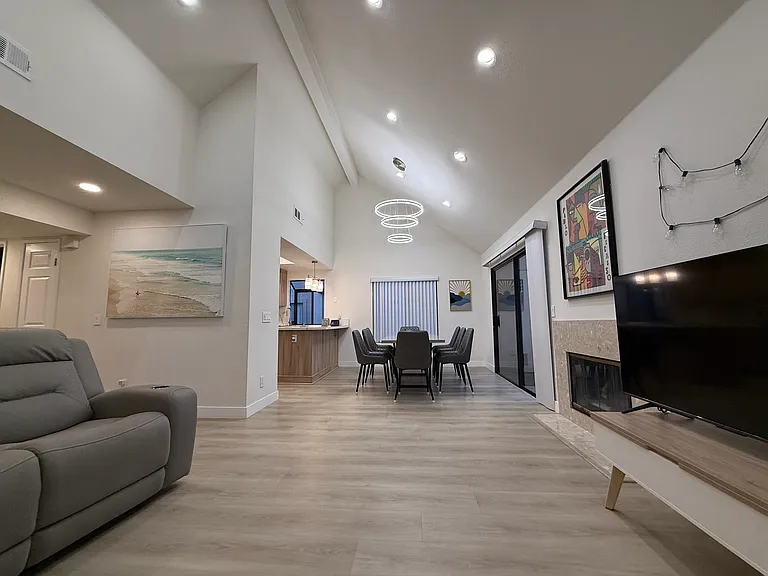 4639 Executive Dr — Photo 4