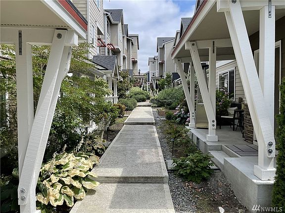Wonderful pathways meander through The Parc, making it easy to connect with your community.  Not in the talkative mood?  Enter in via the garage and no one will know you're home!