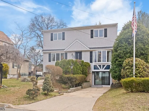 121 Pine Ave, New Milford Boro, NJ 07646