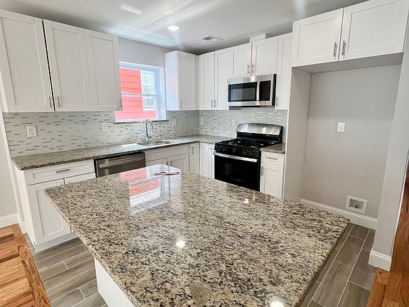 4th image of 879 S 18th St Floor 1