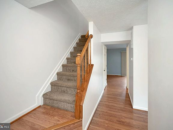 3rd image of 103 Eaton Ct