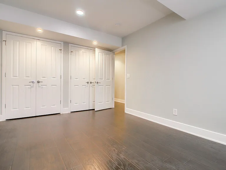 245 N Jackson St — Photo 28