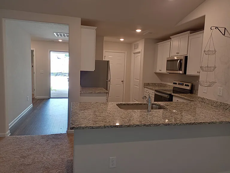 110 Shallow Dr — Photo 3