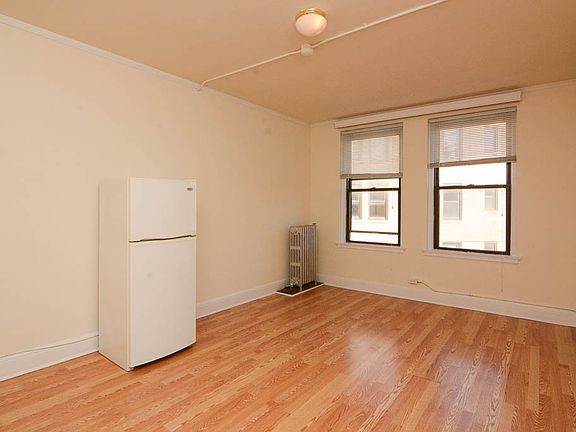 5th image of 3335 W Diversey Ave Unit 218